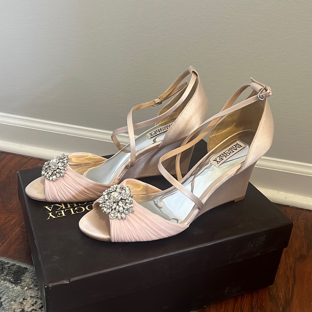 Badgley Mischka Pink Wedges size 9